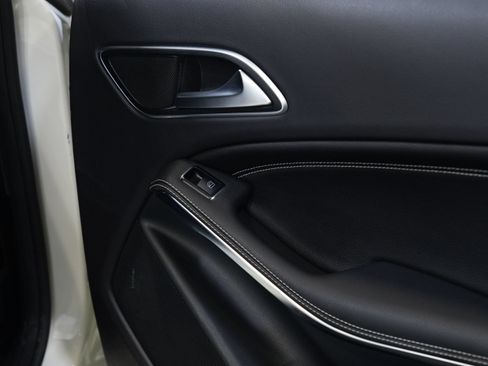 Used 2015 Mercedes-Benz CLA 250 image 28
