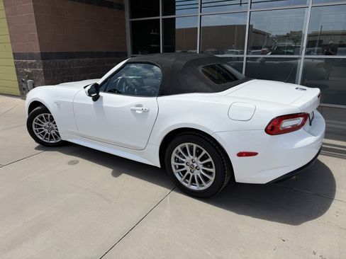 Used 2018 FIAT 124 Spider Classica w/ Technology Group RWD image 5