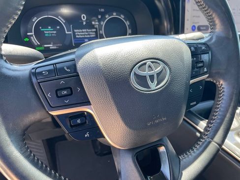 Used 2024 Toyota Crown AWD/4WD image 13