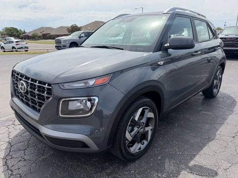 Used 2024 Hyundai Venue SEL FWD image 10