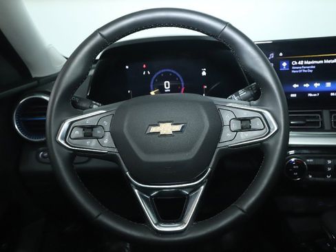 Used 2025 Chevrolet Trax LT w/ LT Convenience Package image 21