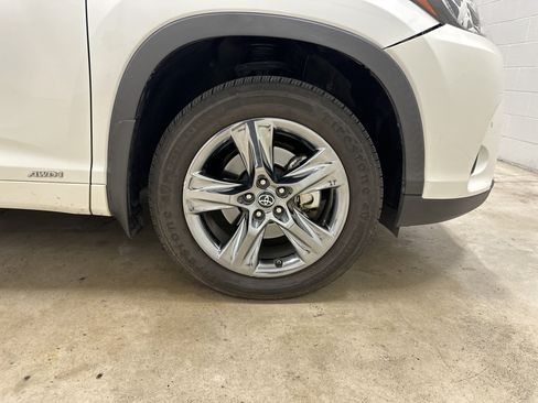 Used 2019 Toyota Highlander Limited Platinum AWD/4WD image 13