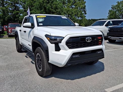 Used 2024 Toyota Tacoma TRD Off-Road w/ TRD Off Road Upgrade Package AWD/4WD image 2