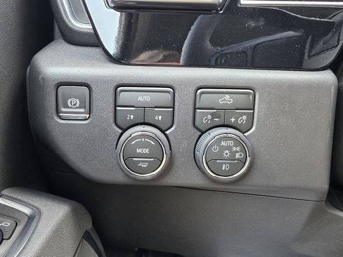 New 2026 Chevrolet Silverado 1500 RST w/ LPO, Dark Essentials Package AWD/4WD image 18