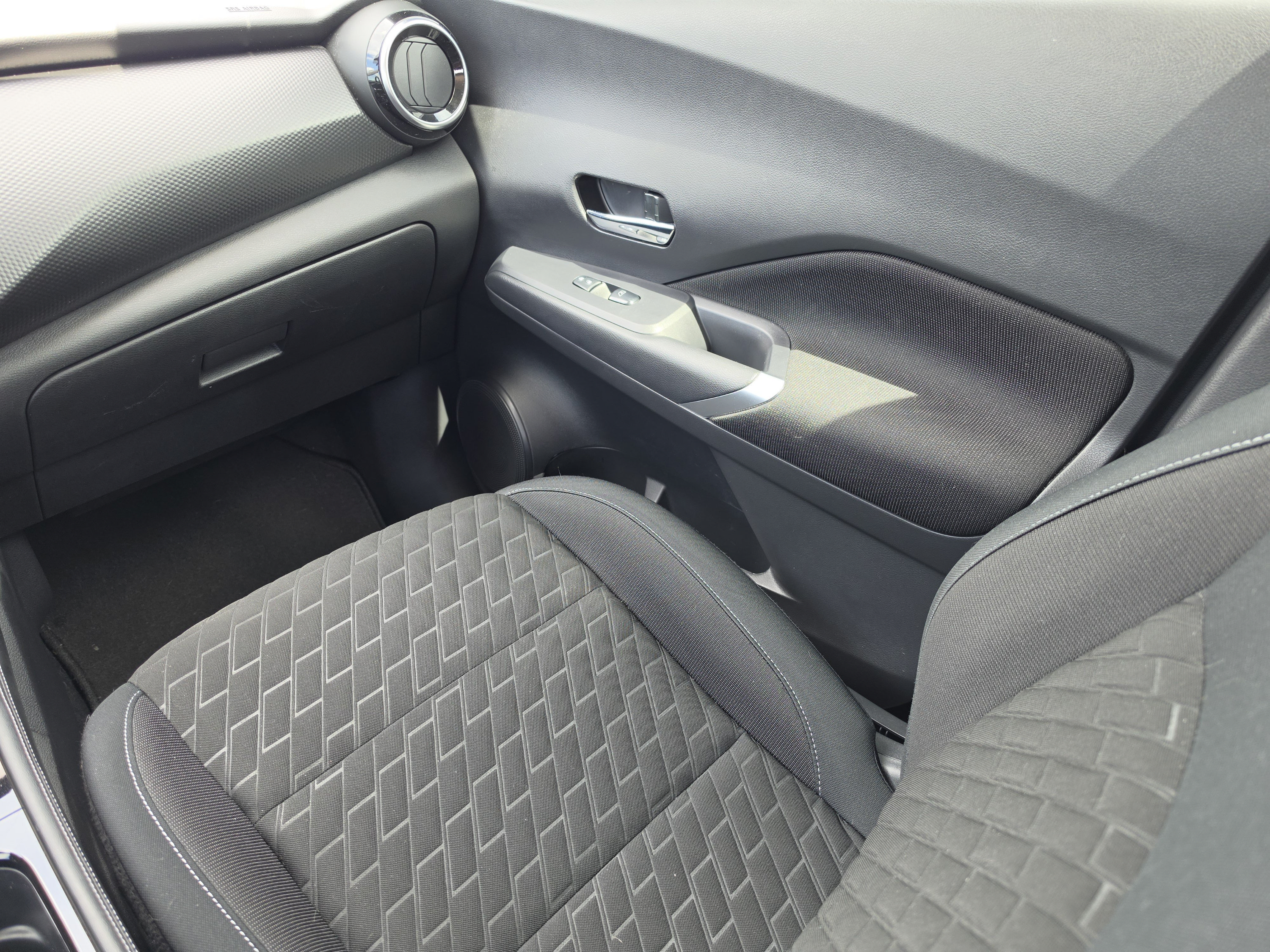 Used 2023 Nissan Kicks SV FWD image 21