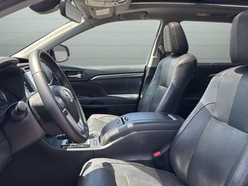 Used 2019 Toyota Highlander Limited Platinum AWD/4WD image 32