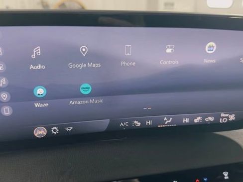 Used 2025 Buick Enclave Preferred image 16