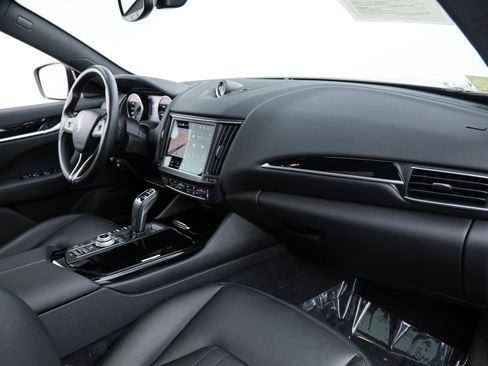 Certified 2022 Maserati Levante GT AWD/4WD image 12