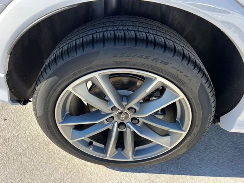 Used 2025 Audi Q3 2.0T Premium w/ Convenience Package image 17