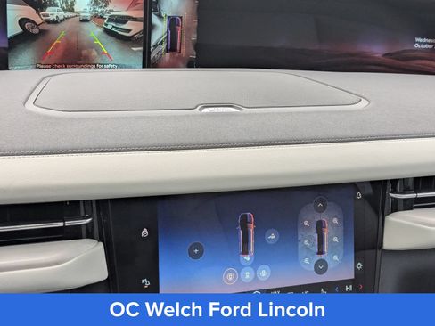 Certified 2025 Lincoln Navigator Reserve AWD/4WD image 26