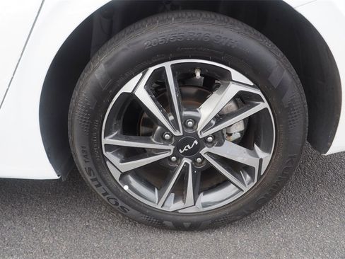 Used 2024 Kia Forte LXS image 25