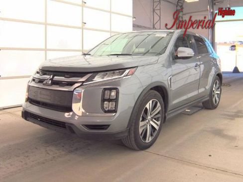 Used 2022 Mitsubishi Outlander Sport SE image 1