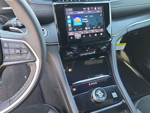 New 2025 Jeep Grand Cherokee Altitude image 12