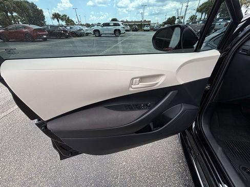 Certified 2025 Toyota Corolla LE image 9