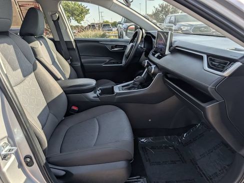 Used 2025 Toyota RAV4 XLE FWD image 31