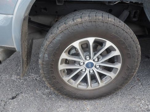 Used 2019 Ford F150 Lariat w/ Equipment Group 502A Luxury image 23