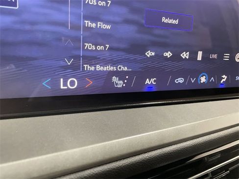 Certified 2025 Chevrolet Traverse LT image 28