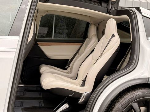 Used 2018 Tesla Model X 100D image 19