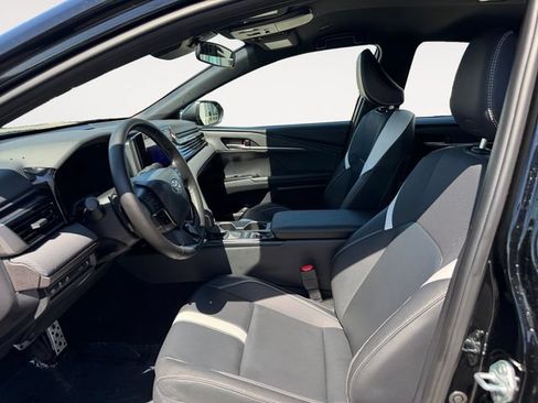 Certified 2025 Toyota Camry SE FWD image 9