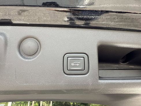 Used 2024 Chevrolet Equinox RS w/ RS Leather Package FWD image 32