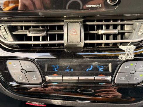 Used 2022 Toyota C-HR XLE image 22