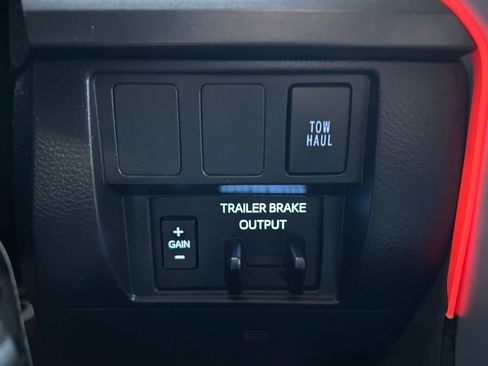 Used 2021 Toyota Tundra SR5 w/ SR5 Upgrade Package AWD/4WD image 28