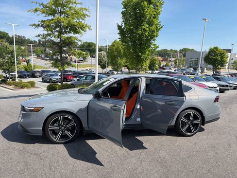 Used 2025 Honda Accord Sport image 40