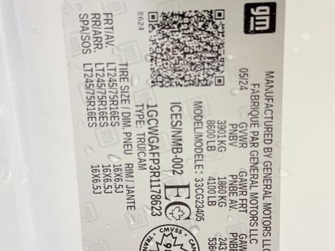 Used 2024 Chevrolet Express 2500 CARGO w/ Driver Convenience Package image 17