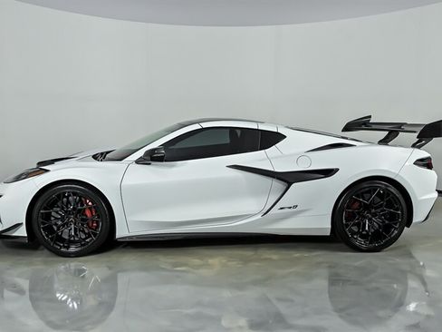 Used 2026 Chevrolet Corvette ZR1 w/ ZR1 Carbon Fiber Aero Package RWD image 7