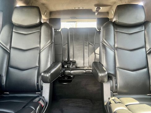 Used 2017 Cadillac Escalade ESV Platinum image 37