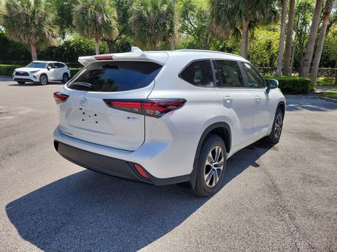 New 2026 Toyota Highlander XLE AWD/4WD image 3