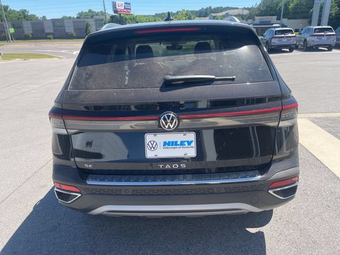 New 2026 Volkswagen Taos SE FWD image 4