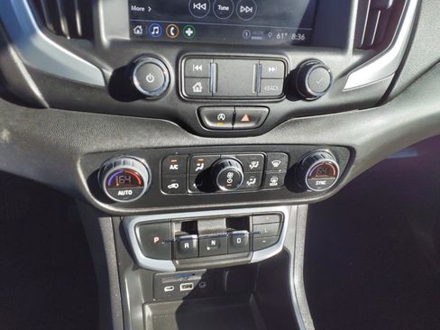 Used 2023 GMC Terrain SLT image 18