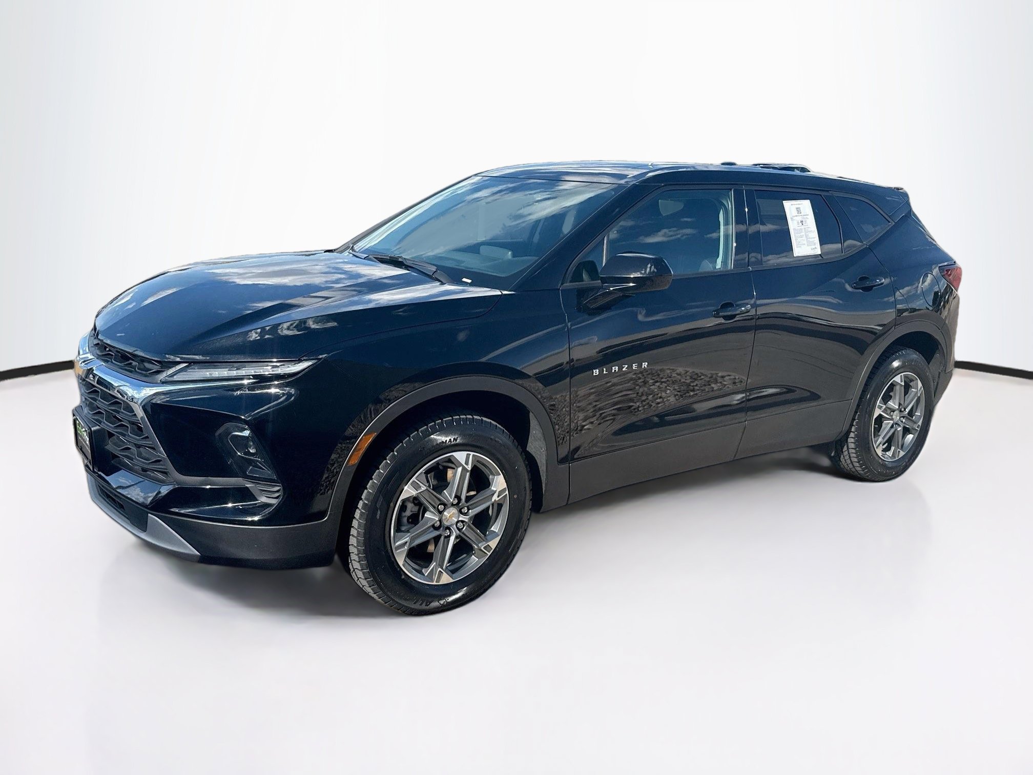 Used 2025 Chevrolet Blazer LT AWD/4WD image 3
