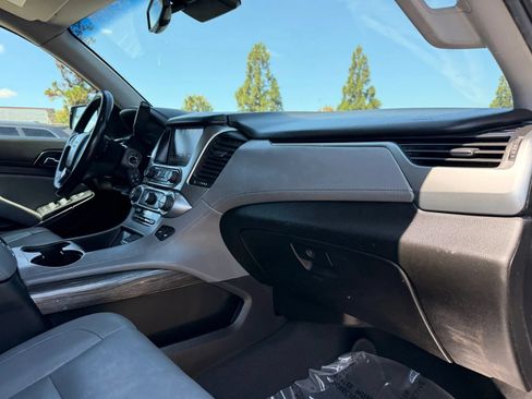 Used 2019 Chevrolet Suburban LT RWD image 19