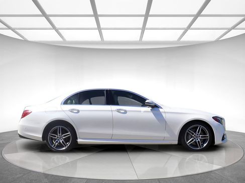 Used 2019 Mercedes-Benz E 300 4MATIC w/ Premium 1 Package image 4