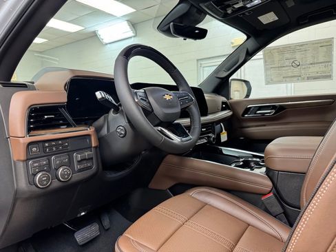 New 2026 Chevrolet Suburban High Country AWD/4WD image 13