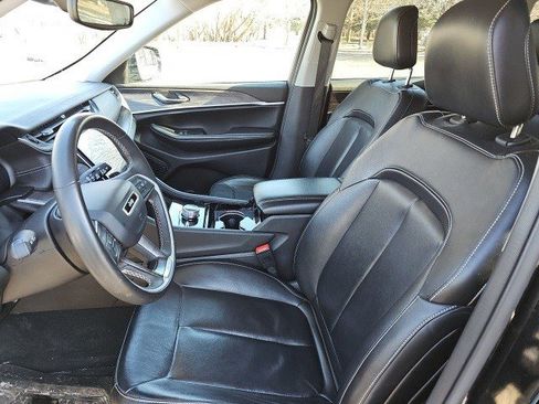 Used 2023 Jeep Grand Cherokee Limited w/ Black Appearance Package image 19