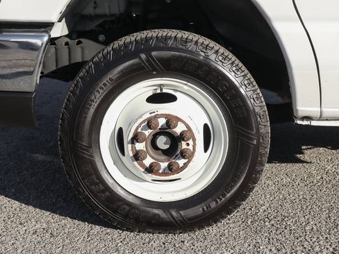 Used 2016 Ford E-350 and Econoline 350 Super Duty image 33