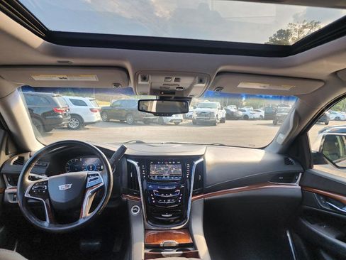 Used 2016 Cadillac Escalade Luxury image 14