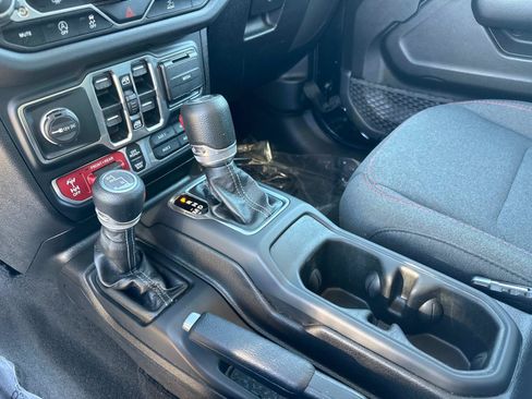 Used 2024 Jeep Wrangler Unlimited Rubicon AWD/4WD image 25
