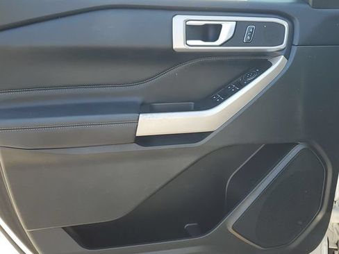 Used 2023 Ford Explorer XLT w/ Equipment Group 202A AWD/4WD image 17