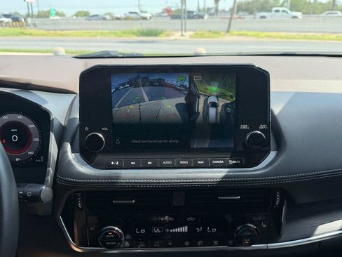 Used 2023 Nissan Rogue Platinum w/ Platinum Premium Package FWD image 2