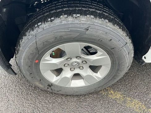 New 2026 RAM 1500 4x4 Crew Cab image 12