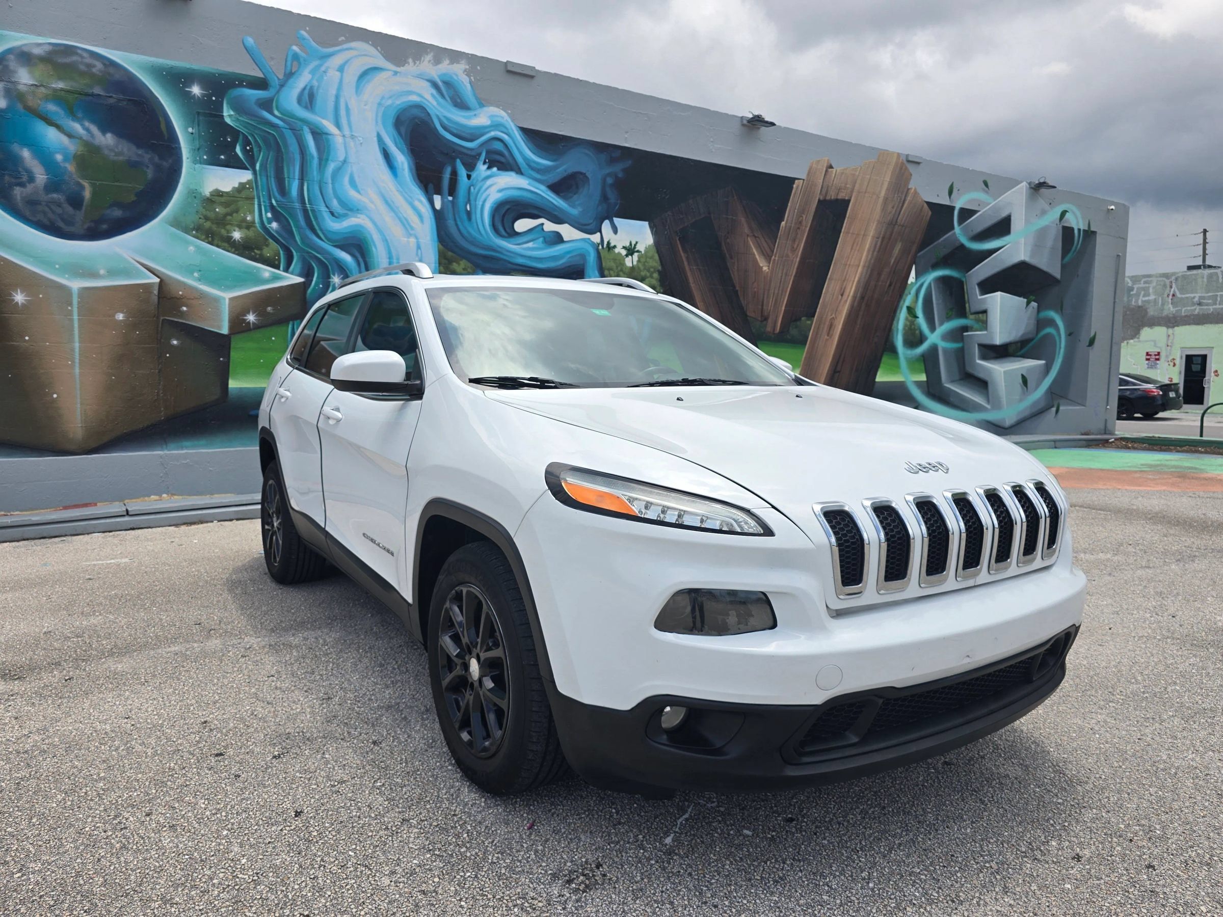 Used 2014 Jeep Cherokee Latitude w/ Comfort/Convenience Group FWD image 4