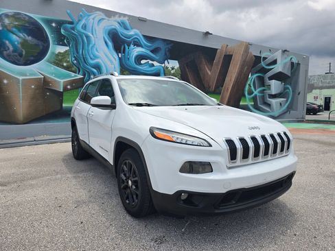 Used 2014 Jeep Cherokee Latitude w/ Comfort/Convenience Group FWD image 4