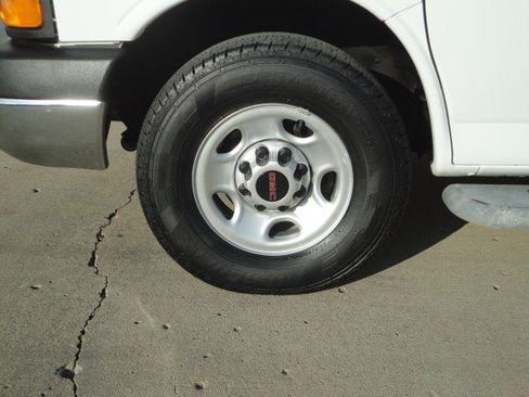 Used 2015 GMC Savana 2500 image 2