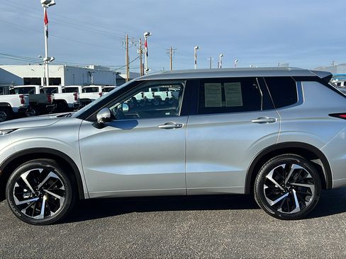 Used 2024 Mitsubishi Outlander SEL image 8