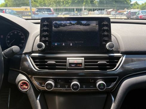 Used 2018 Honda Accord Sport image 9
