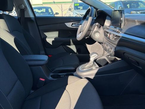 Used 2023 Kia Forte LXS w/ LXS Technology Package image 9